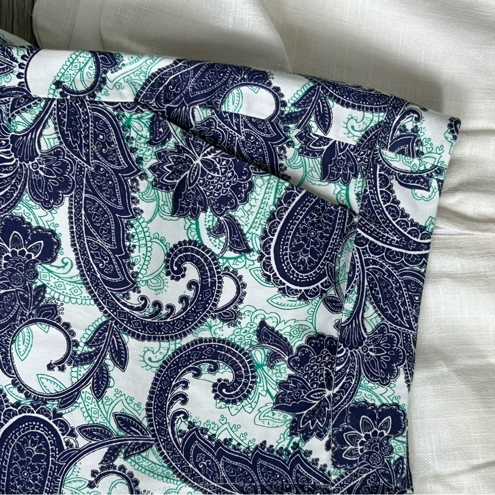 Kenji Anthropologie Blue Paisley and  Alice Collection White Lined Shorts Sz 8 - Picture 2 of 10